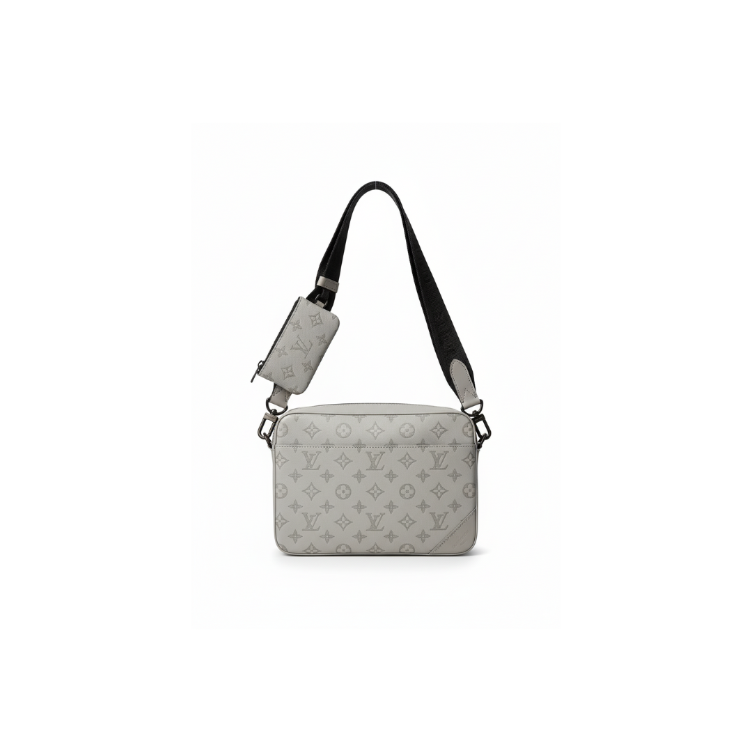 L. V. S-Lock Messenger in tela Monogram Macassar.