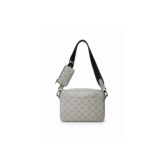 L. V. S-Lock Messenger in tela Monogram Macassar.