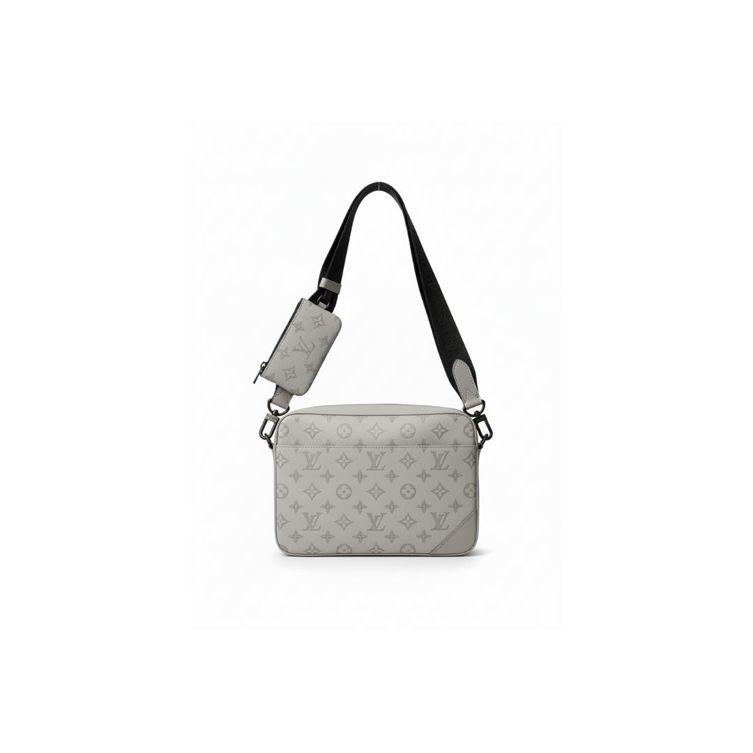 L. V. S-Lock Messenger in tela Monogram Macassar.